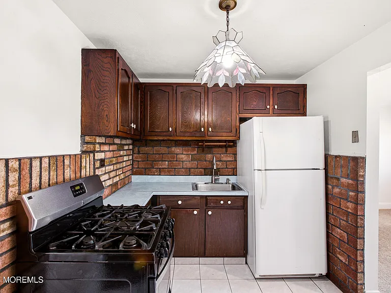 328 Aldrich Rd — Photo 3