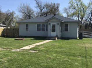 420 E Spruce St, Rogers, AR 72756