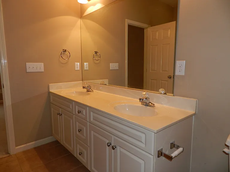 825 Barkley Dr — Photo 5