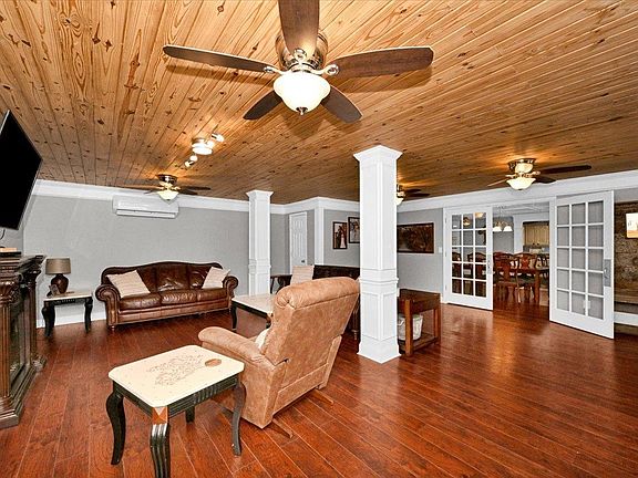3rd image of 228 County Road 397
