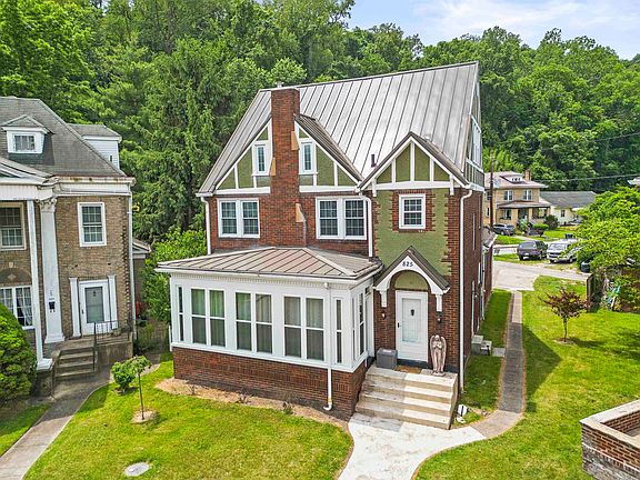 3rd image of 825 Rogers Ct