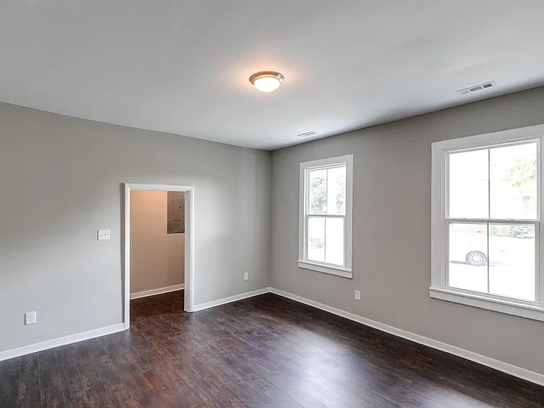 2112 Newbourne St — Photo 4