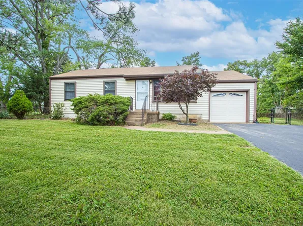 147 Susan Rd, Saint Louis, MO 63129