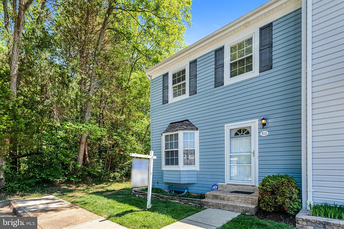 Building Photo - 316 Surry Ln #132