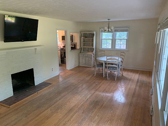 3rd image of 701 Fleetwood Dr
