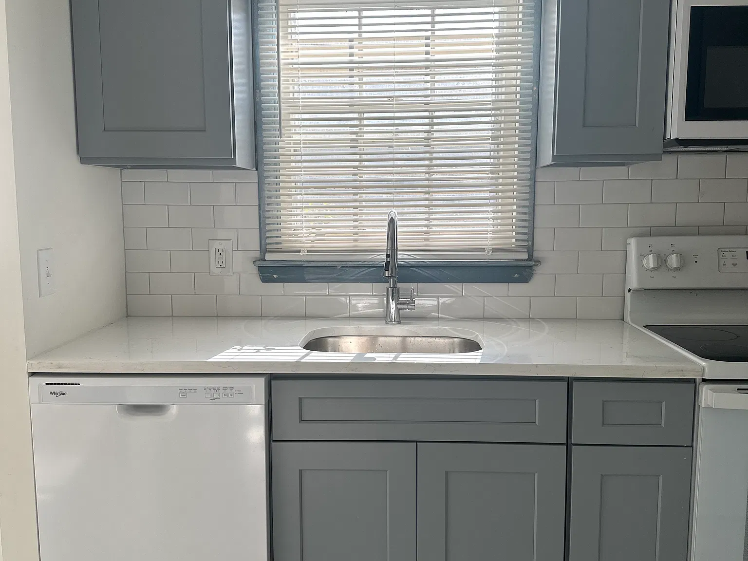 2 bed, 992 sqft, $2,100 — Photo 3
