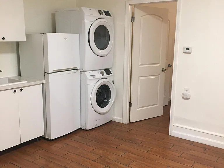 1076 Curran St NW #B — Photo 4