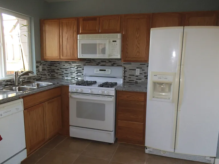909 Bass Cir — Photo 9