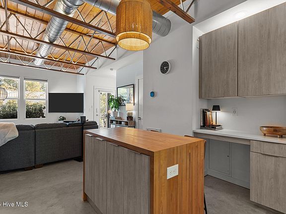 5th image of 301 Martin Street