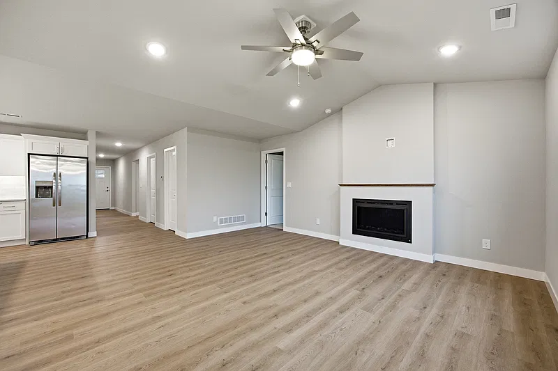 3 bed, 2.0 bath, 1710 sqft, $2,600 — Photo 4