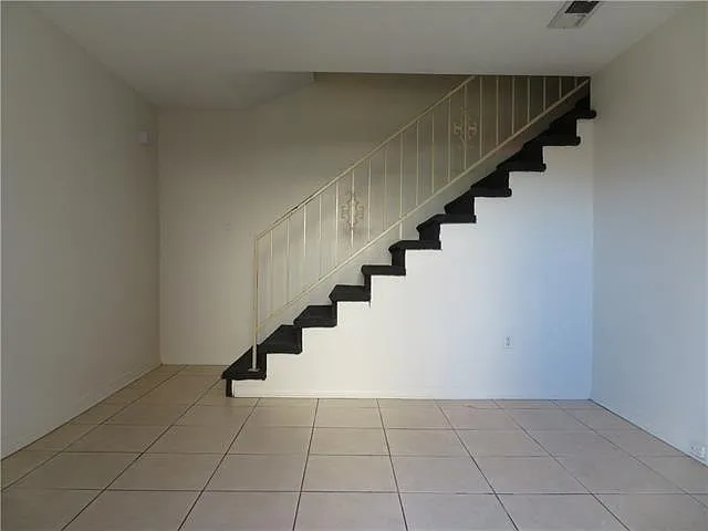 2 bed, 1.5 bath, 1200 sqft, $1,200 — Photo 2