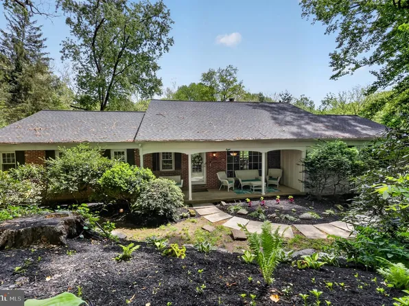 8 N Longpoint Ln, Rose Valley, PA 19063