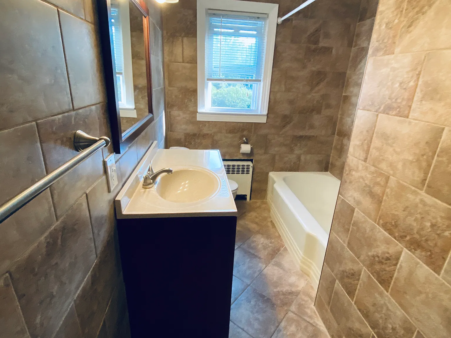 2 bed, 775 sqft, $2,200 — Photo 3