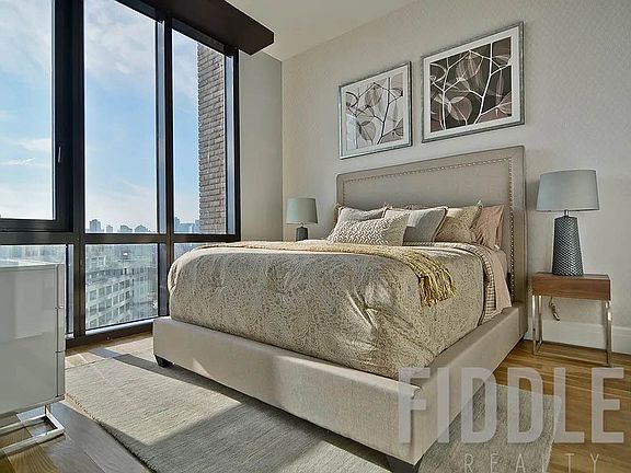 5th image of 4441 Purves St APT 1908