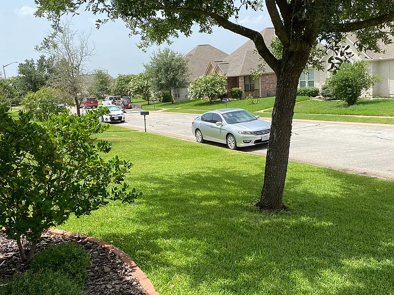 3922 Devrne Dr — Photo 2