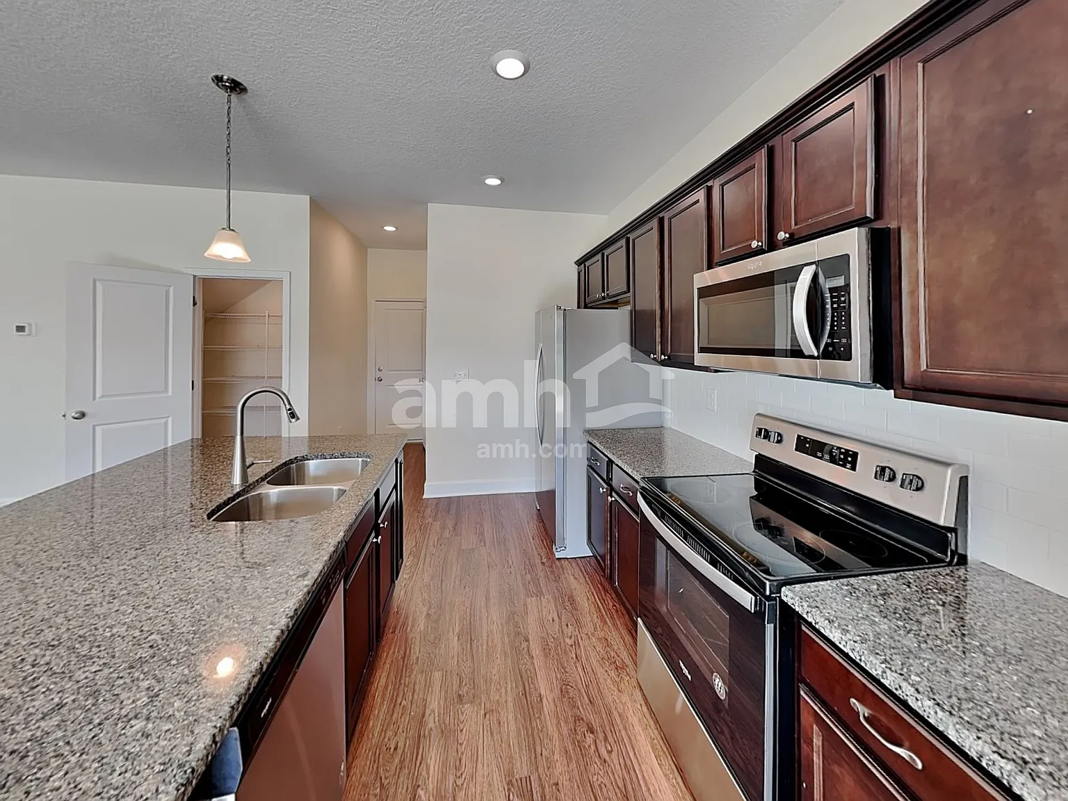 4 bed, 2.5 bath, 1890 sqft, $2,495 — Photo 3
