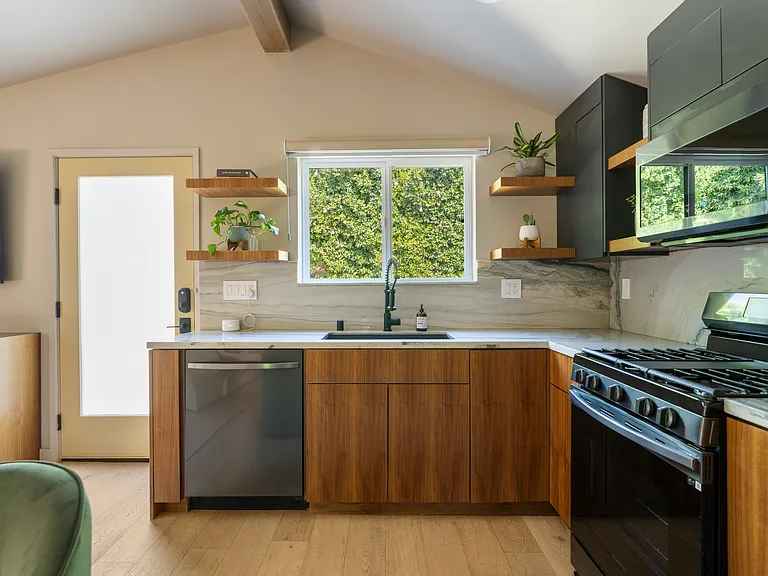 6437 Oakdale Ave — Photo 8