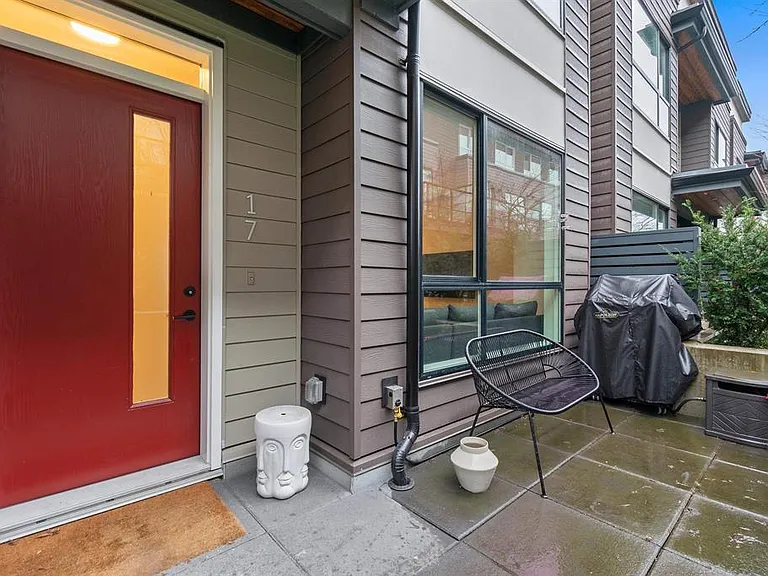 533 E 3rd St #17 — Photo 5