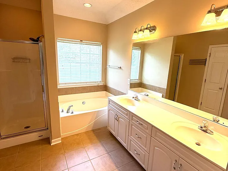 9400 Colleton Ct — Photo 6