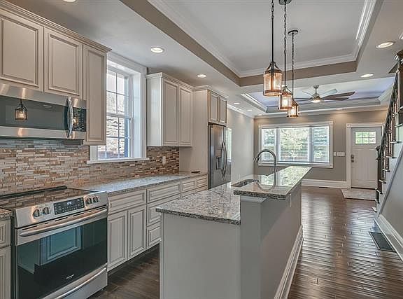 5th image of 2409 McNair Ave