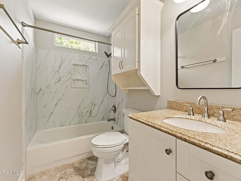 300 Oak Hollow Dr — Photo 39