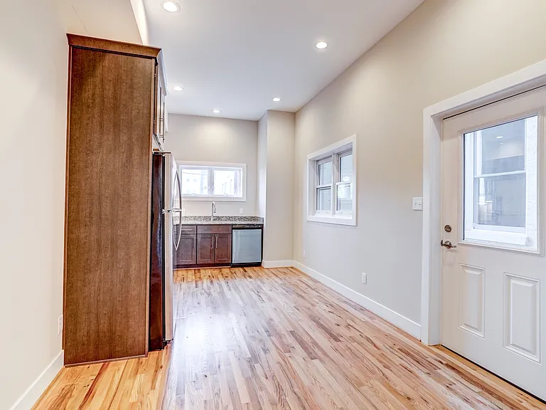 14 W Leigh St — Photo 5
