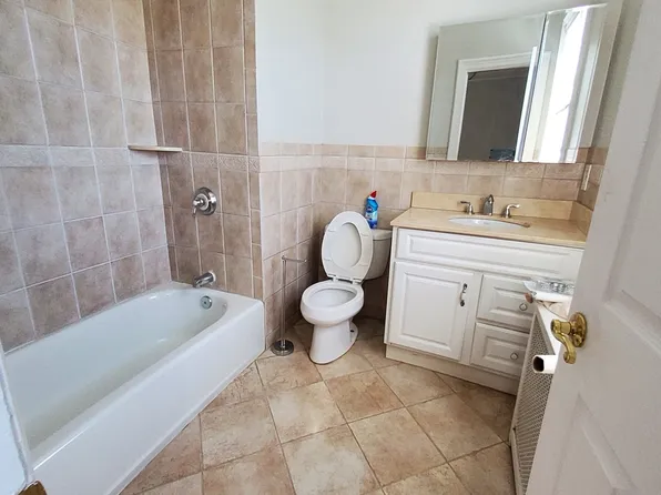 285 Born Street image 5 of 41