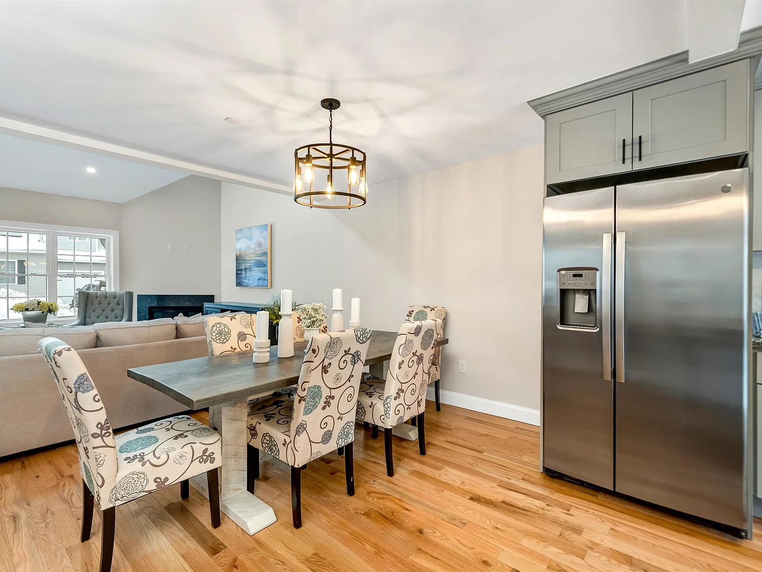3 bed, 2.5 bath, 2300 sqft, $3,500 — Photo 2