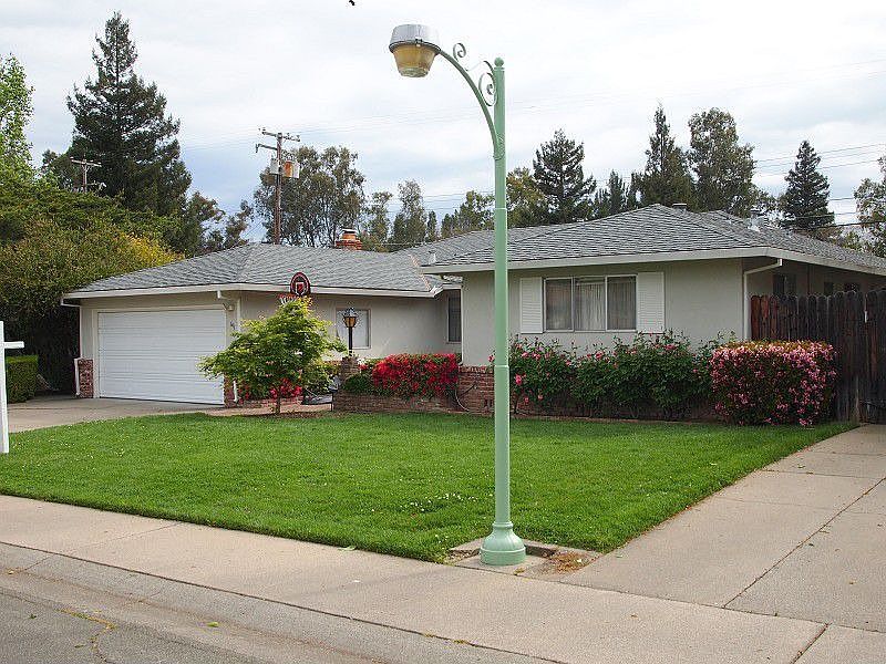 2nd image of 141 Lagomarsino Way