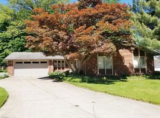 1300 Medfield Dr, Rocky River, OH 44116