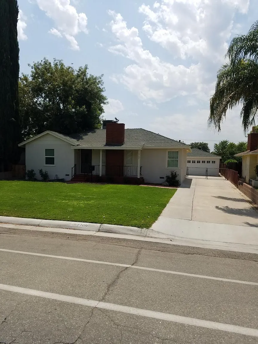 2709 College Ave photo 1
