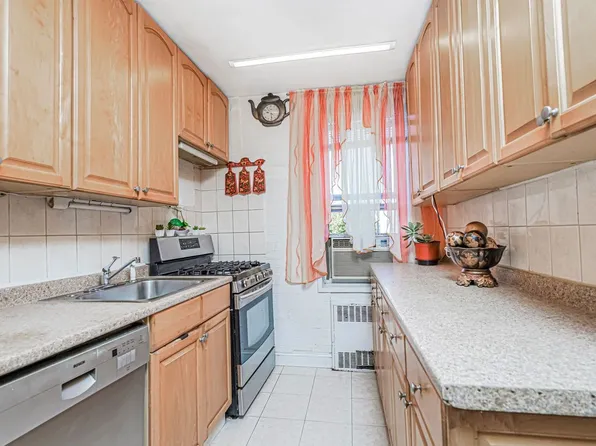 2675 East 7th Street image 15 of 28