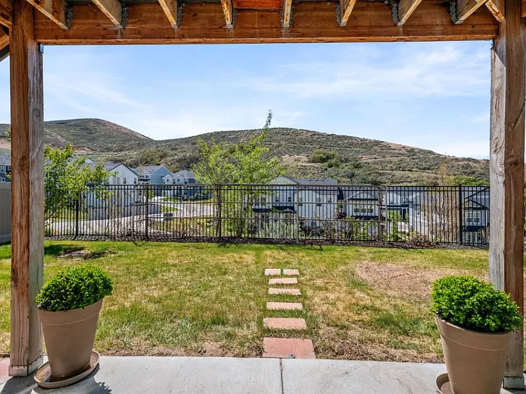 2101 W Northridge Dr — Photo 6