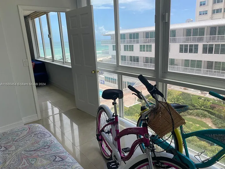 5401 Collins Ave #412 — Photo 36