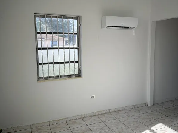 92 W 28th St #1, Hialeah, FL 33010