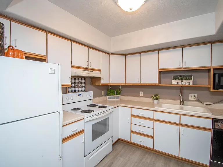 2904 W 33rd St #323 — Photo 11