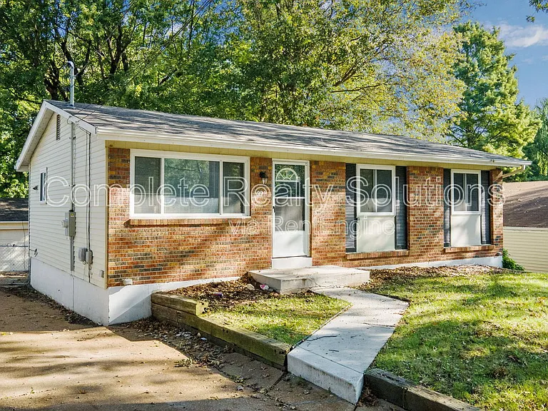 221 Barto Dr — Photo 2