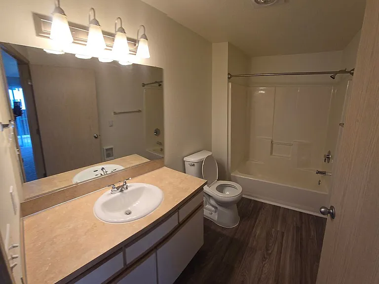 Winfou06-Columbia Village Apartments — Photo 5