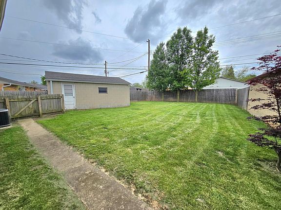 5th image of 568 Brookdale Dr