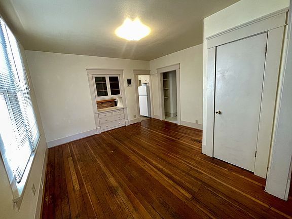 5th image of 1237 Ferry St APT 1