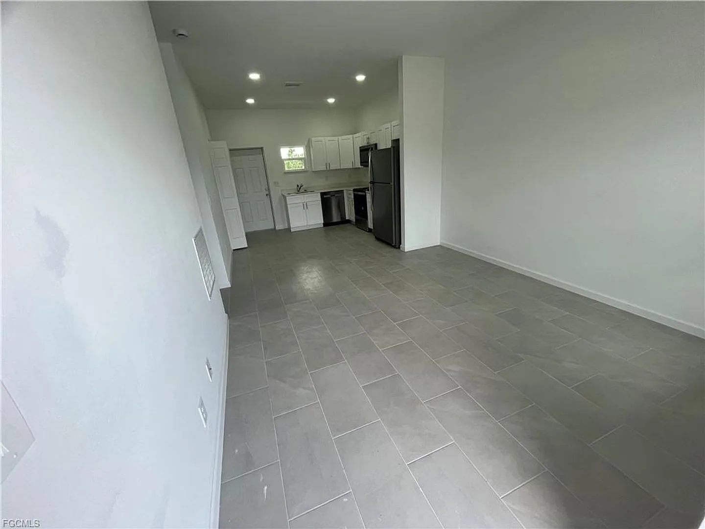 Brand-New 2-Bedroom Home Near SR-82 in Lehigh Acres — Photo 2