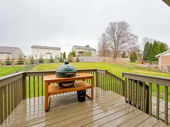 5th image of 1112 Donner Dr