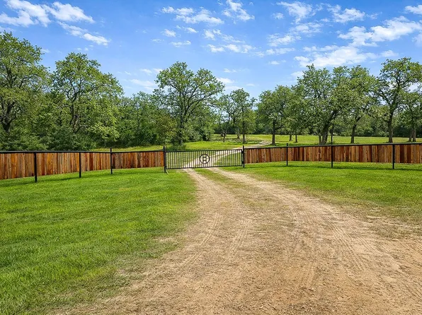 7031 Red Rock Rd, Franklin, TX 77856