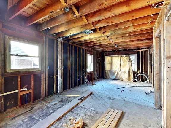 4th image of 322 Gifford Pl
