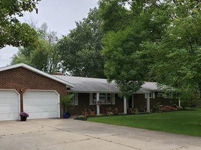910 S Eastmont Dr, Centralia, MO, 65240