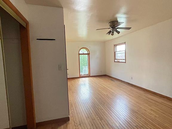 3rd image of 932 26th St