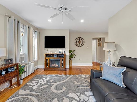 2nd image of 139 Goldsmith Ave