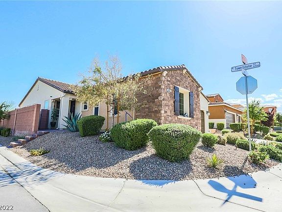 2nd image of 805 Lower Lake Ct