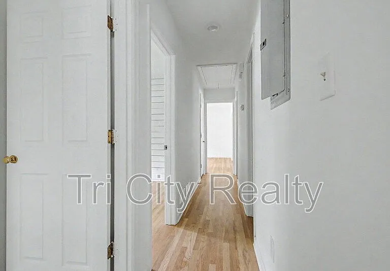212 Hilltop Dr — Photo 23
