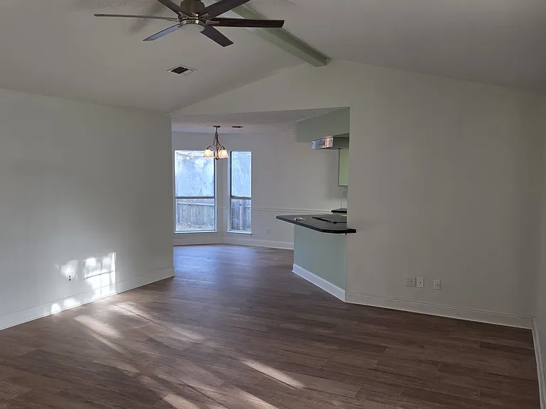 139 Heritage Cir — Photo 4